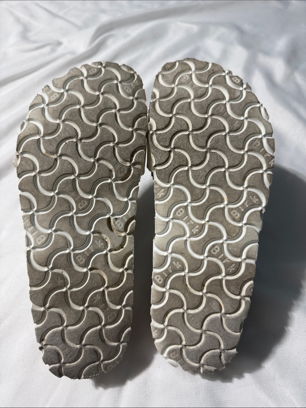 Birkenstock Yao White Birko-Flor Sandals Women’s EU35/US4-4.5 Adjustable Comfort - Picture 6 of 8